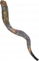 Polished kudu shofar, plated with silver and gold, with a pattern of a priest blowing a shofar, handmade